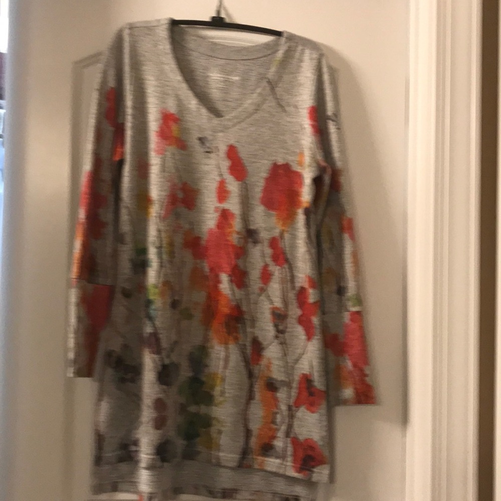 Long beautifully colored top!  Like new!